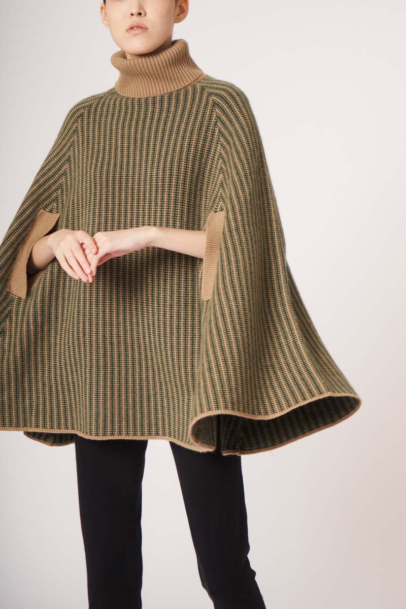 CAIUS Poncho