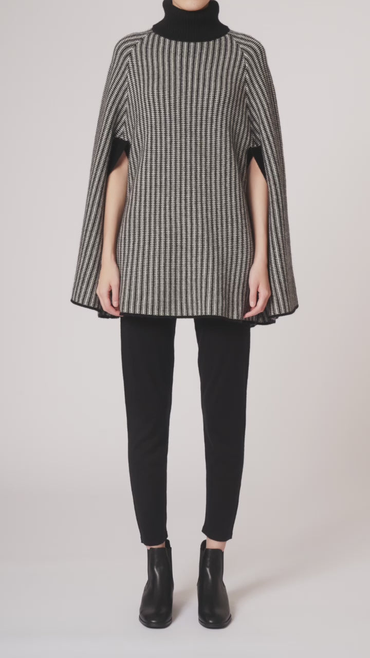 CAIUS Poncho